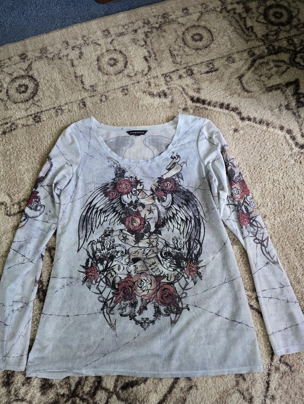 Rock & Republic Light Gray Long-Sleeve Top with Winged Rose Graphic